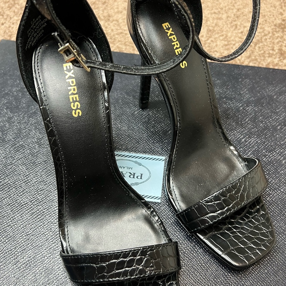 NWOT Express Crock Embossed Black Ankle Wrap Heels - Picture 2 of 6